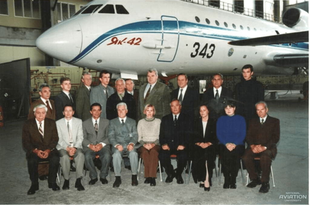 Колектив кафедри авіоніки (2002 рік)